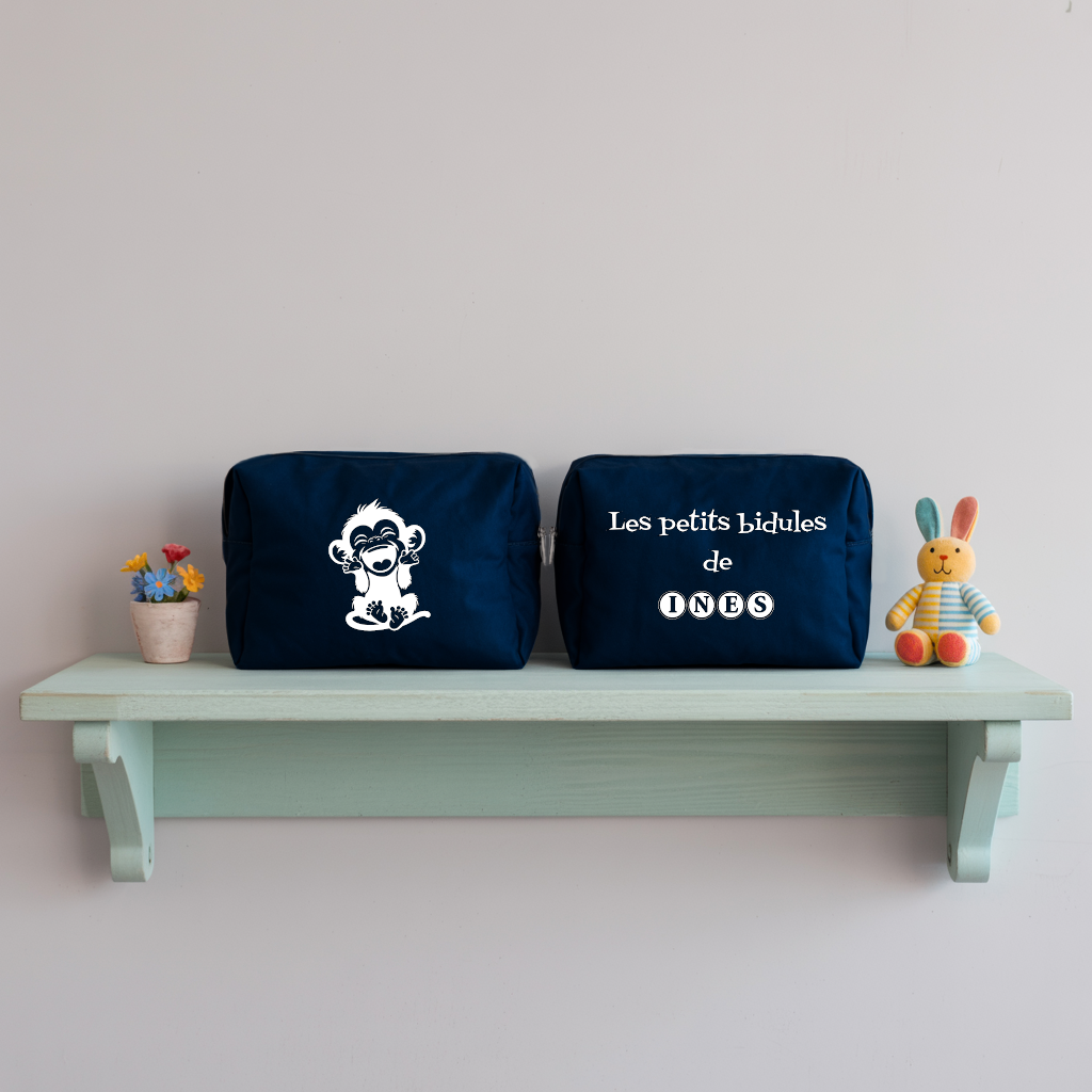 Trousse bébé personnalisable Singe rieur et prénom en toile recyclée bleu marine avec flocage, cadeau naissance - MARJANE et Cie