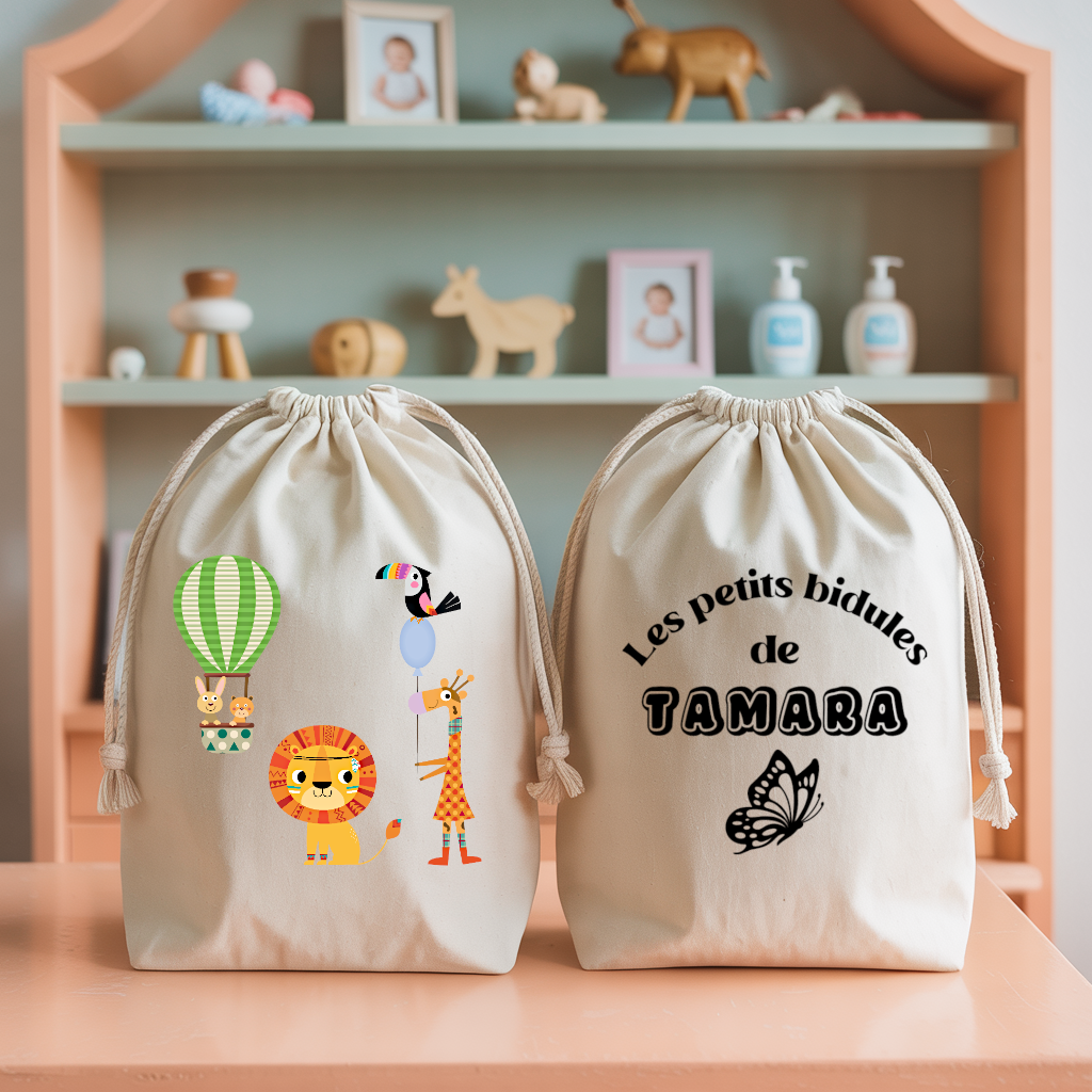 Sac pochon bébé personnalisé face Lion et compagnie et face prénom en coton avec flocage, cadeau naissance - MARJANE et Cie