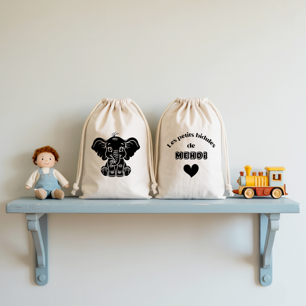 Sac pochon bébé personnalisé face éléphant tendre et face prénom en coton avec flocage, cadeau naissance - MARJANE et Cie