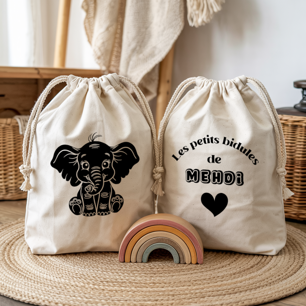 Sac pochon bébé personnalisé recto éléphant tendre et verso prénom en coton avec flocage couleur - MARJANE et Cie