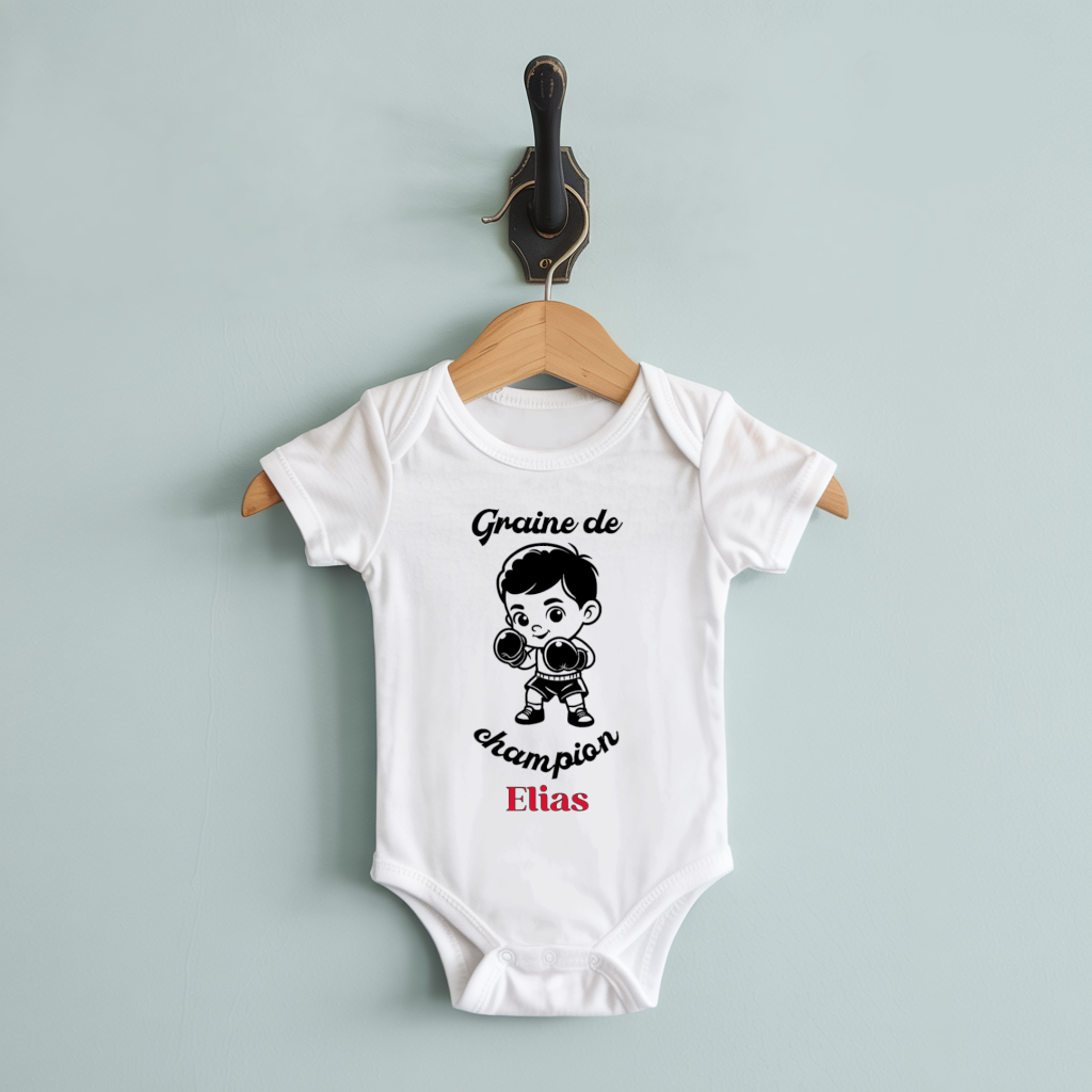 Body bébé personnalisable avec garçon faisant de la boxe sur cintre, cadeau naissance - MARJANE et Cie