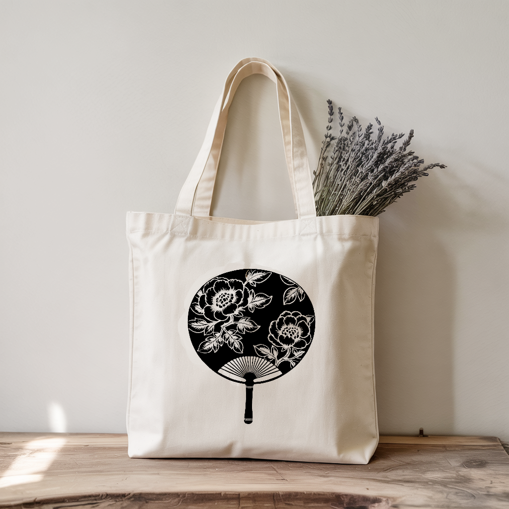 Tote bag femme élégance japonaise avec éventail Uchiwa, posé dans un intérieur - MARJANE et Cie