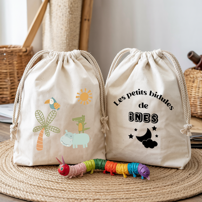 Sac pochon bébé personnalisé recto Pause sous les Tropiques et verso prénom en coton avec flocage couleur - MARJANE et Cie