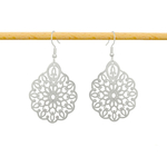 Boucles d'oreilles RIYAM dormeuses acier inoxydable argent pendentif filigrane fleur-minimaliste-bohème- MARJANE et Cie