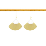 Boucles d'oreilles MALIA1 pendantes acier inoxydable doré or sequin émaillé couleur blanche-minimaliste-bohème- MARJANE et Cie