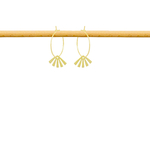 Boucles d'oreilles CHAKILA créoles dorées à l'or fin pendentif éventail graphique-minimaliste-bohème- MARJANE et Cie