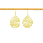 Boucles d'oreilles YEMNA dormeuses dorées à l'or fin grand pendentif goutte motif dentelle-minimaliste-bohème- MARJANE et Cie