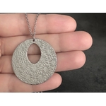 Collier NAJOUD acier inoxydable argent pendentif rond fleur