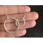 Collier ASSIA argent pendentif anneaux entrelacés infini