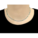 Collier DALAL3 perles naturelles semi précieuses turquoise africaine vert-ras du cou