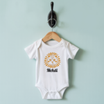 Body bébé personnalisable blanc avec prénom et lion majestueux suspendu - MARJANE et Cie