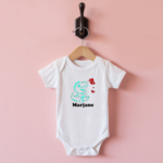 Body bébé personnalisable blanc avec prénom et dinosaure et papillons suspendu - MARJANE et Cie