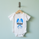 Body bébé personnalisable blanc avec prénom et lapin aux grandes oreilles garçon suspendu - MARJANE et Cie