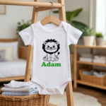 Body bébé personnalisable avec prénom et lion fier flocage sur cintre - MARJANE et Cie