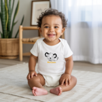 Body bébé personnalisé en coton koala dormeur porté par bébé - MARJANE et Cie