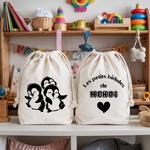 Sac pochon bébé personnalisé face manchots dansants et face prénom en coton avec flocage, cadeau naissance - MARJANE et Cie
