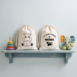 Sac pochon bébé personnalisé face hippopotame tendre et face prénom en coton avec flocage, cadeau naissance - MARJANE et Cie