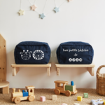 Trousse bébé personnalisable girafe et lion et prénom en toile recyclée bleu marine avec flocage, cadeau naissance - MARJANE et Cie
