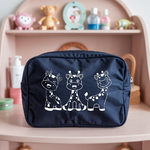 Trousse bébé personnalisable girafes malicieuses bleu marine, écoresponsable, cadeau naissance - MARJANE et Cie