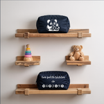 Trousse bébé personnalisée recto Maman panda et ses petits et verso prénom en toile recyclée bleu marine avec flocage blanc - MARJANE et Cie