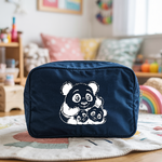 Trousse bébé personnalisée Maman panda et ses petits en toile recyclée bleu marine avec flocage blanc - MARJANE et Cie