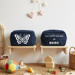 Trousse bébé personnalisée face Papillon élégant et face texte bleu marine avec flocage, écoresponsable - MARJANE et Cie
