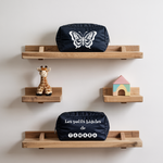 Trousse bébé personnalisée recto Papillon élégant et verso prénom en toile recyclée bleu marine avec flocage blanc - MARJANE et Cie