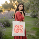 Tote bag femme porté, motif fleurs aux couleurs douces - MARJANE et Cie