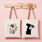 Tote bag femme inspiration japonaise avec femme sous un cerisier en couleur et silhouette à l’éventail en noir et blanc - MARJANE et Cie