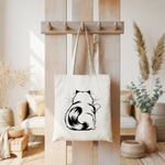 Tote bag chat femme verso illustration monochrome suspendu à une patère – élégance minimaliste - MARJANE et Cie