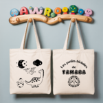 Tote bag bébé personnalisé recto Nuit avec les dinosaures et verso prénom en coton blanc avec flocage couleur - MARJANE et Cie