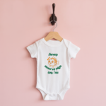 Body bébé personnalisable avec poisson et message sur cintre, cadeau naissance - MARJANE et Cie