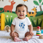 Body bébé personnalisé en coton oiseau pie et message inspirant porté par bébé - MARJANE et Cie