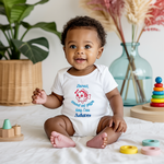 Body bébé personnalisé en coton poisson et message inspirant porté par bébé - MARJANE et Cie