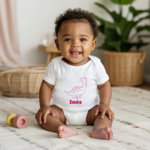 Body bébé personnalisé en coton dinosaure bienveillant porté par bébé - MARJANE et Cie