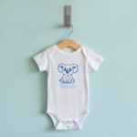 Body bébé personnalisable blanc avec prénom et koala câlin suspendu - MARJANE et Cie