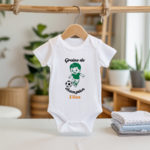Body bébé personnalisable blanc avec garçon jouant au football suspendu - MARJANE et Cie