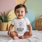 Body bébé personnalisé en coton girafe douce et message valeurs porté par bébé - MARJANE et Cie