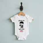 Body bébé personnalisable avec garçon faisant de la boxe sur cintre, cadeau naissance - MARJANE et Cie