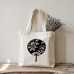Tote bag femme élégance japonaise avec éventail Uchiwa, posé dans un intérieur - MARJANE et Cie