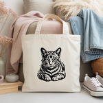 Tote bag chat femme recto en adossé à un canapé – illustration expressive et harmonieuse - MARJANE et Cie