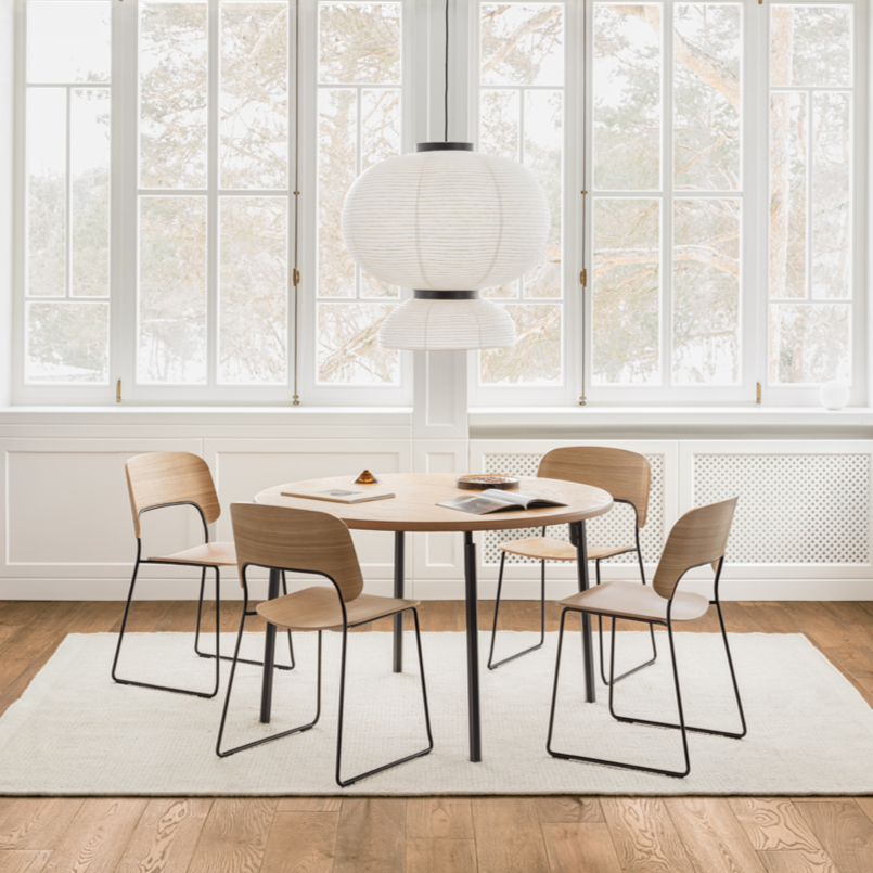 Chaise de réunion polyvalente au design scandinave