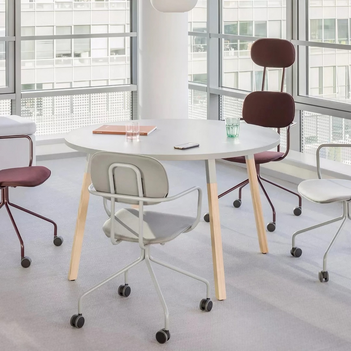 Table_réunion_ronde_scandinave_économique