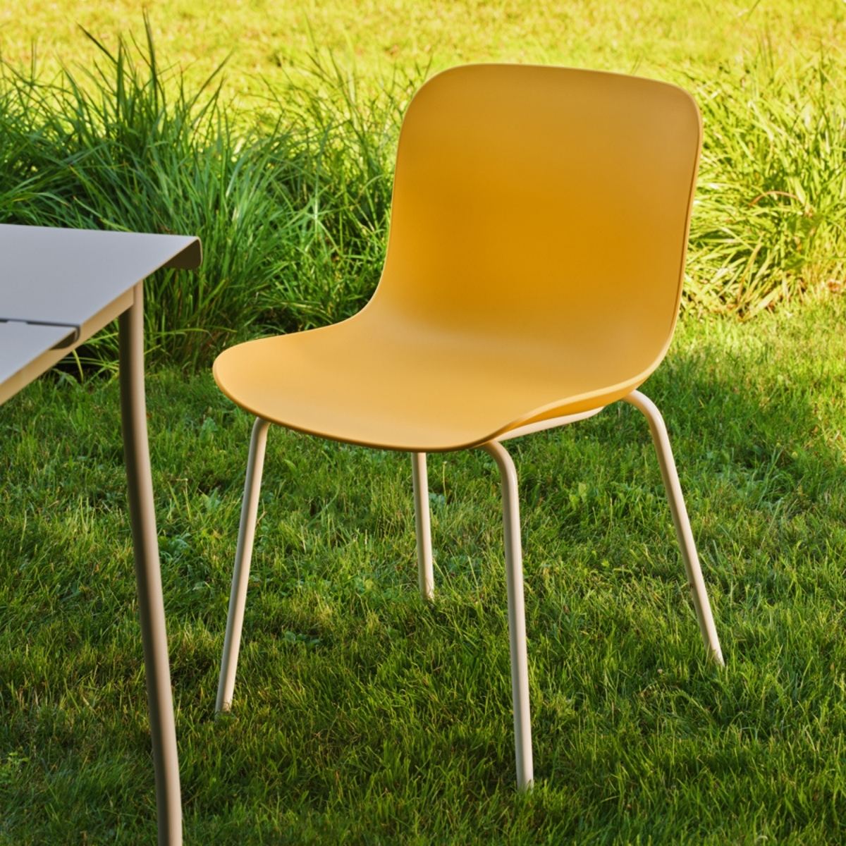 Chaise_réunion_plastique_colorée_recyclable_utilisation_extérieure