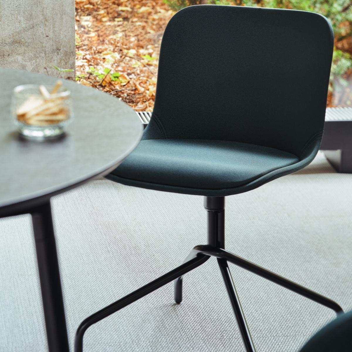 Chaise_réunion_pivotante_tapissée_durable