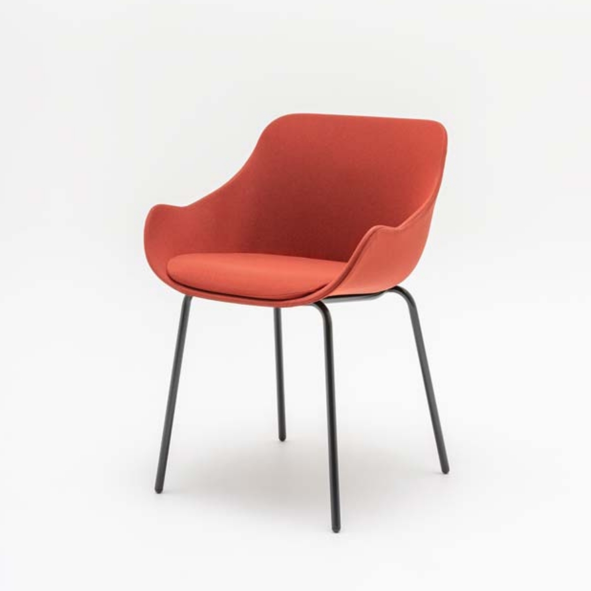 Fauteuil de réunion tapissé avec piètement métallique coloré