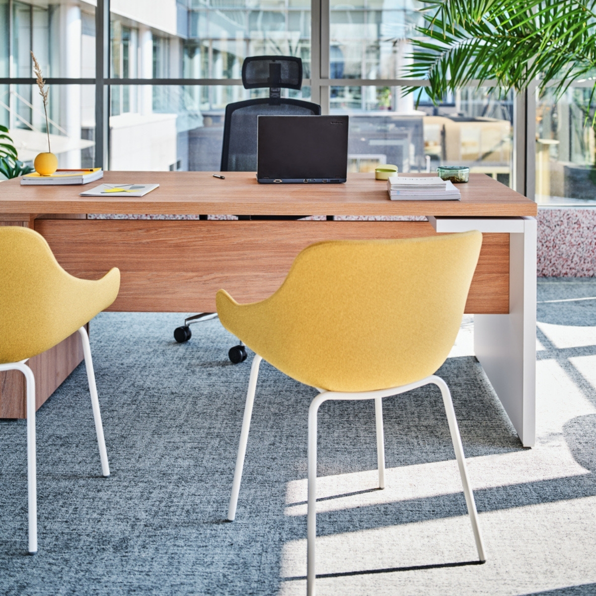 Fauteuil_réunion_piètement_métallique_design