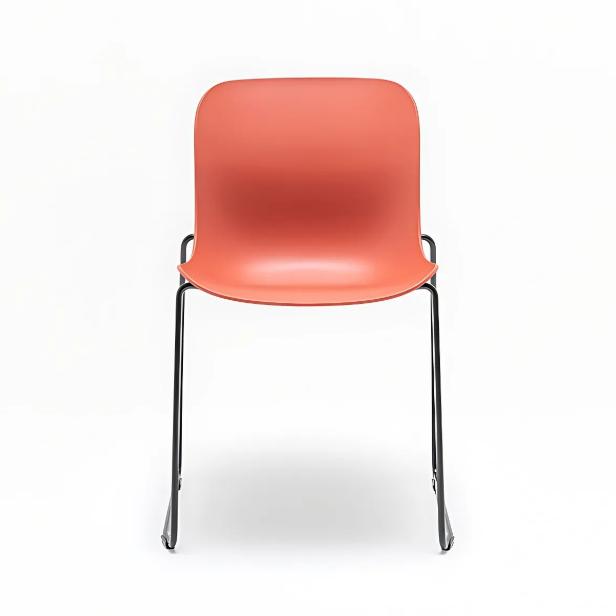 Chaise de réunion en plastique colorée et empilable
