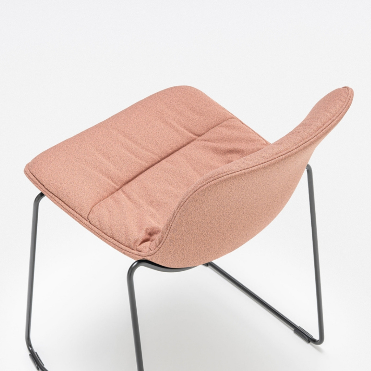 Chaise_réunion_matelassée_empilable_fabrication_europe