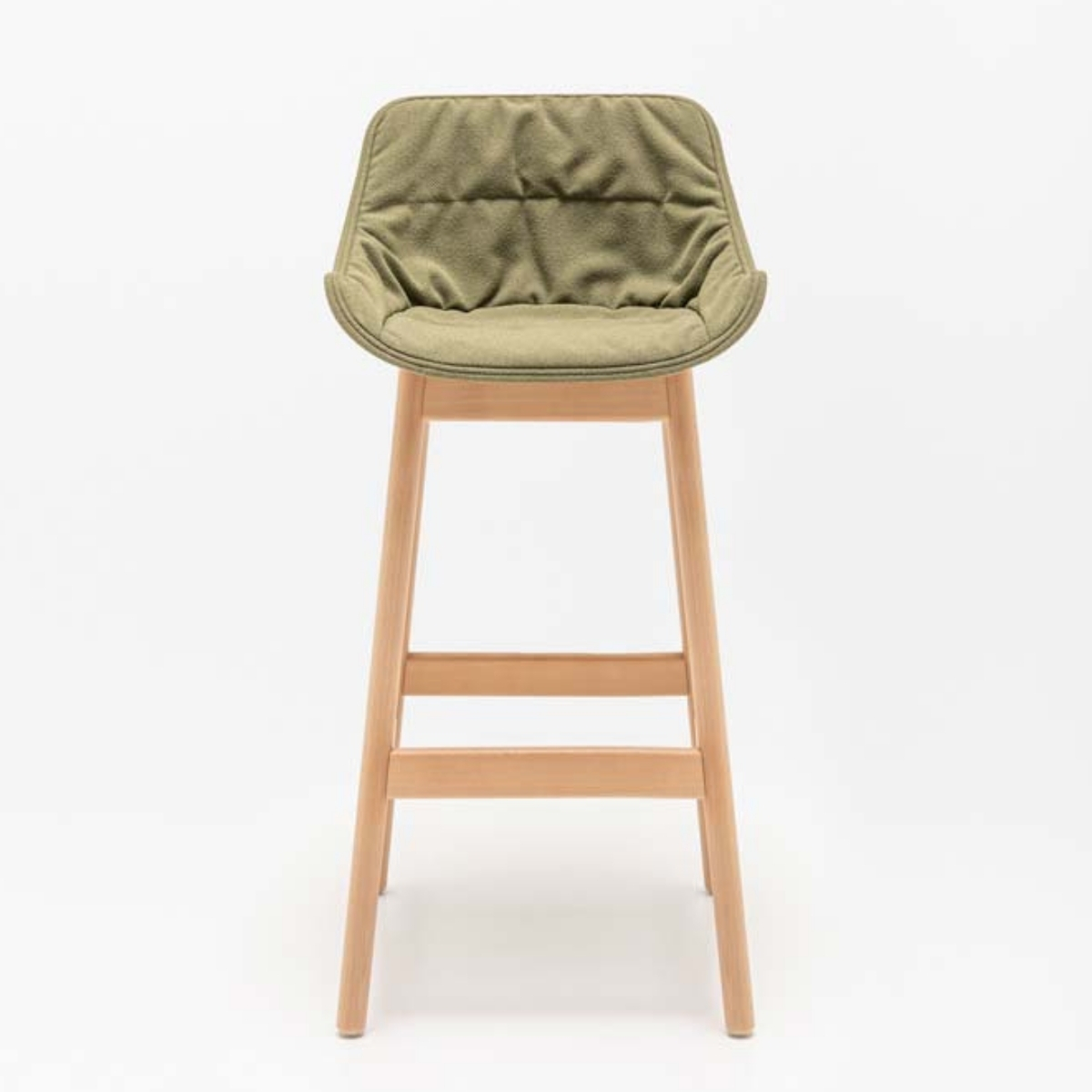 Chaise_haute_piètement_bois_naturel